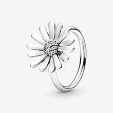 Load image into Gallery viewer, Pavé Daisy Flower Statement Ring
