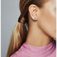 Load image into Gallery viewer, Knotted Heart Stud Earrings