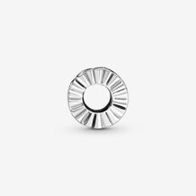 Load image into Gallery viewer, Openwork Freehand Heart Spacer Charm